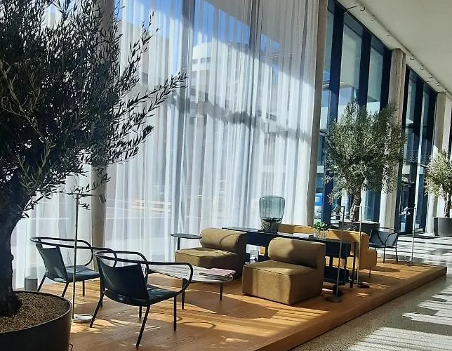 Superior & Rooftop Pool Apartment