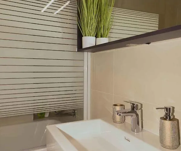 Superior & Rooftop Pool Apartment *