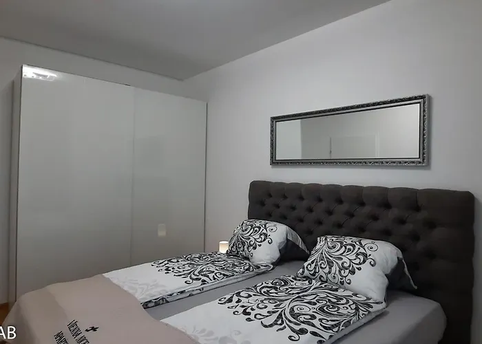 Superior & Rooftop Pool Apartment Wien